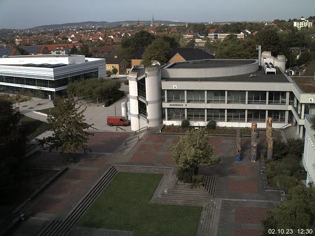 Foto der Webcam: Verwaltungsgebäude, Innenhof mit Audimax, Hörsaal-Gebäude 1