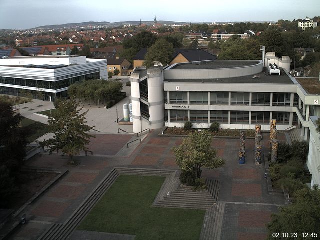 Foto der Webcam: Verwaltungsgebäude, Innenhof mit Audimax, Hörsaal-Gebäude 1