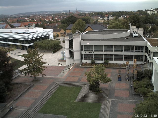 Foto der Webcam: Verwaltungsgebäude, Innenhof mit Audimax, Hörsaal-Gebäude 1