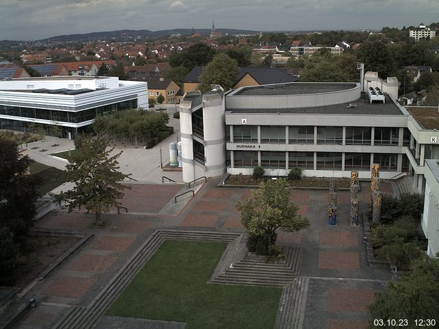 Foto der Webcam: Verwaltungsgebäude, Innenhof mit Audimax, Hörsaal-Gebäude 1