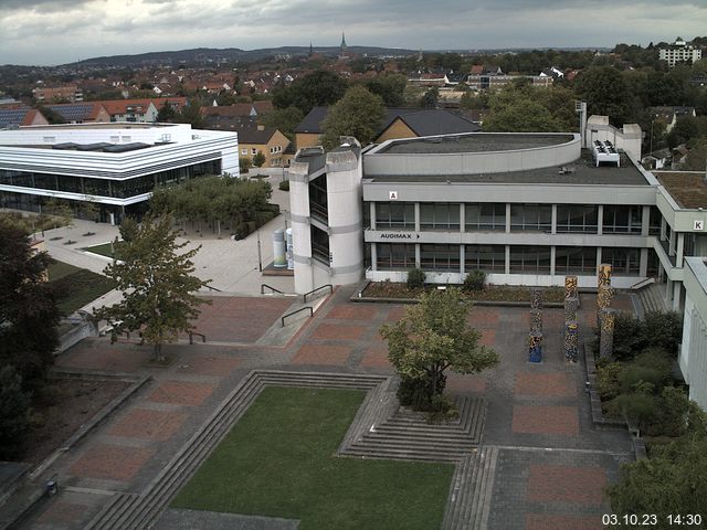 Foto der Webcam: Verwaltungsgebäude, Innenhof mit Audimax, Hörsaal-Gebäude 1