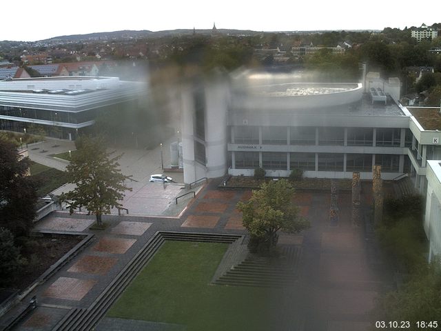 Foto der Webcam: Verwaltungsgebäude, Innenhof mit Audimax, Hörsaal-Gebäude 1