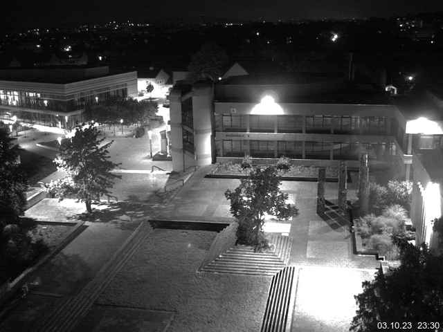 Foto der Webcam: Verwaltungsgebäude, Innenhof mit Audimax, Hörsaal-Gebäude 1