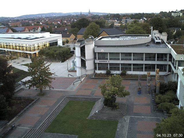 Foto der Webcam: Verwaltungsgebäude, Innenhof mit Audimax, Hörsaal-Gebäude 1