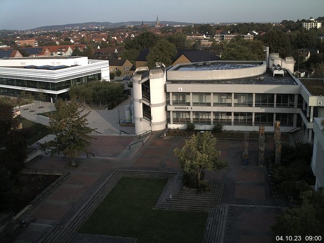 Foto der Webcam: Verwaltungsgebäude, Innenhof mit Audimax, Hörsaal-Gebäude 1