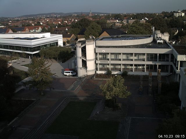 Foto der Webcam: Verwaltungsgebäude, Innenhof mit Audimax, Hörsaal-Gebäude 1