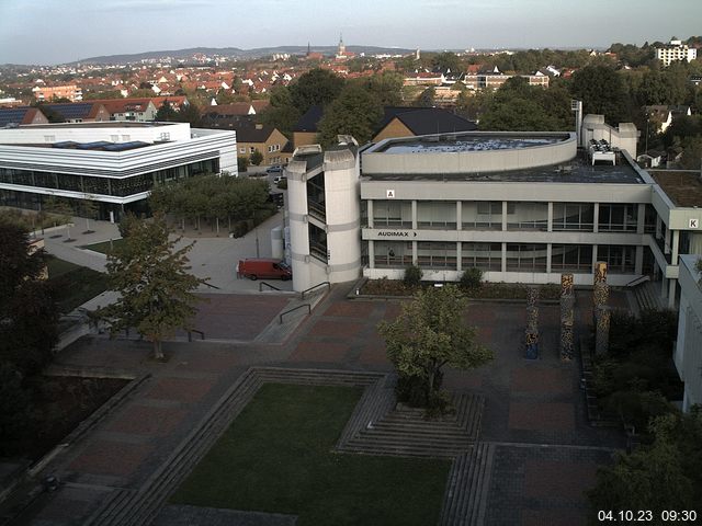 Foto der Webcam: Verwaltungsgebäude, Innenhof mit Audimax, Hörsaal-Gebäude 1