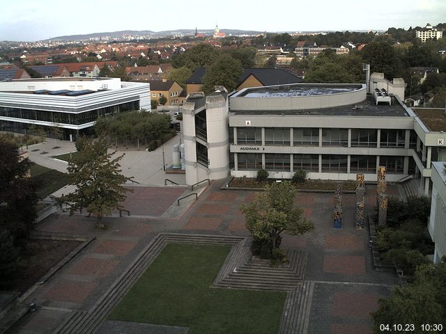 Foto der Webcam: Verwaltungsgebäude, Innenhof mit Audimax, Hörsaal-Gebäude 1