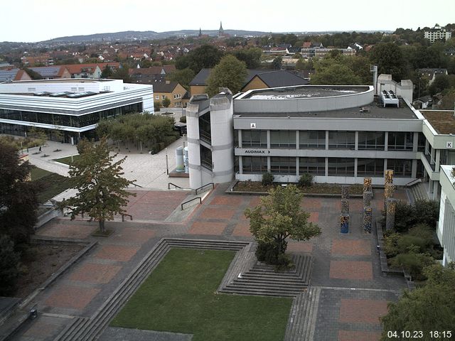 Foto der Webcam: Verwaltungsgebäude, Innenhof mit Audimax, Hörsaal-Gebäude 1