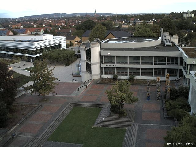 Foto der Webcam: Verwaltungsgebäude, Innenhof mit Audimax, Hörsaal-Gebäude 1