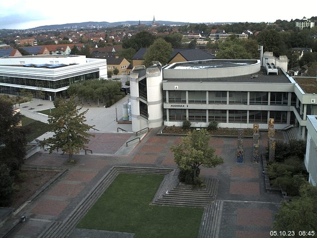 Foto der Webcam: Verwaltungsgebäude, Innenhof mit Audimax, Hörsaal-Gebäude 1