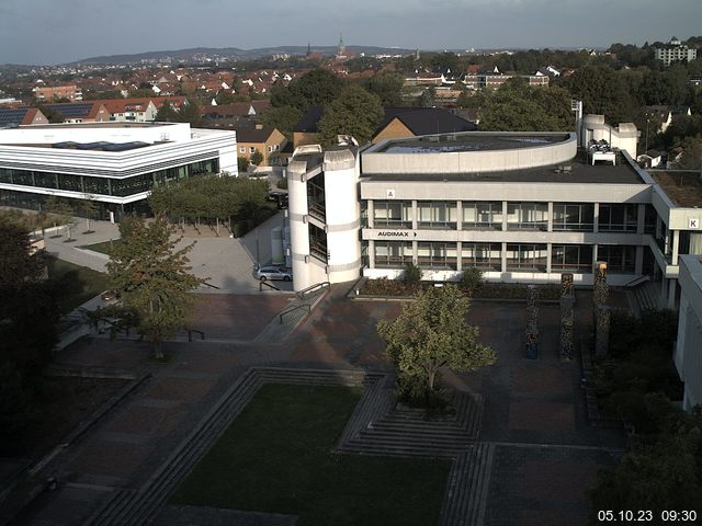 Foto der Webcam: Verwaltungsgebäude, Innenhof mit Audimax, Hörsaal-Gebäude 1