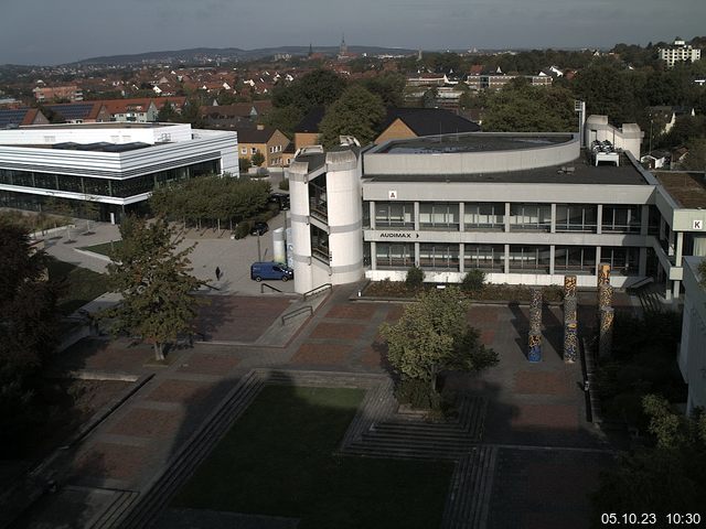 Foto der Webcam: Verwaltungsgebäude, Innenhof mit Audimax, Hörsaal-Gebäude 1