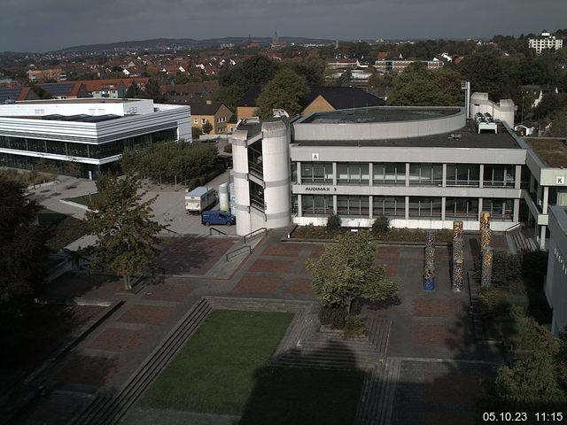 Foto der Webcam: Verwaltungsgebäude, Innenhof mit Audimax, Hörsaal-Gebäude 1