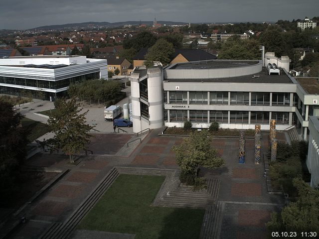 Foto der Webcam: Verwaltungsgebäude, Innenhof mit Audimax, Hörsaal-Gebäude 1