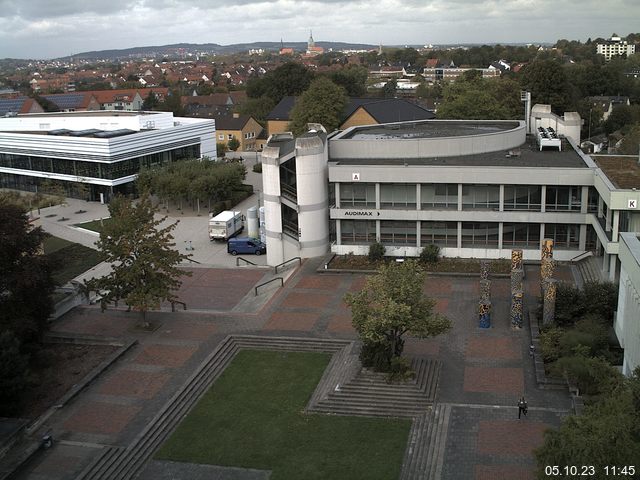 Foto der Webcam: Verwaltungsgebäude, Innenhof mit Audimax, Hörsaal-Gebäude 1