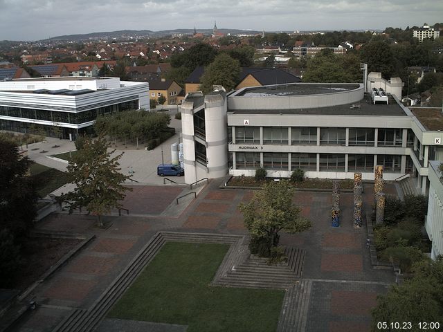 Foto der Webcam: Verwaltungsgebäude, Innenhof mit Audimax, Hörsaal-Gebäude 1