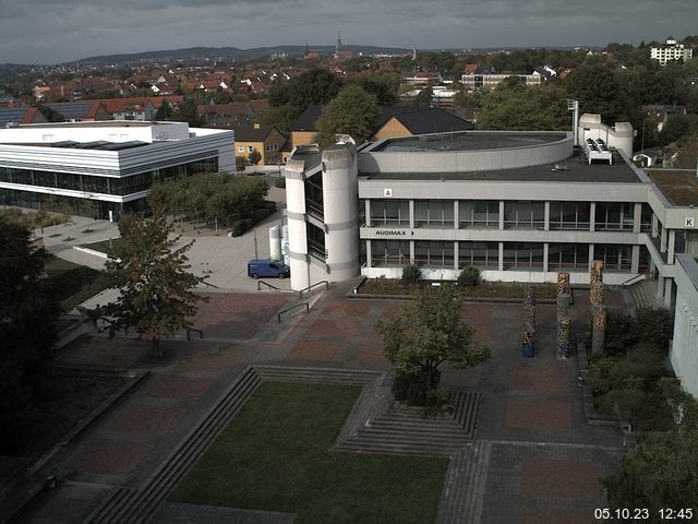 Foto der Webcam: Verwaltungsgebäude, Innenhof mit Audimax, Hörsaal-Gebäude 1