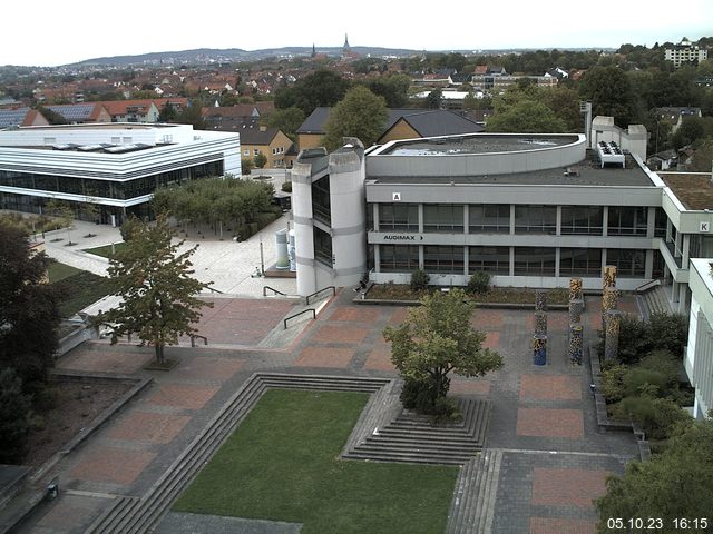 Foto der Webcam: Verwaltungsgebäude, Innenhof mit Audimax, Hörsaal-Gebäude 1