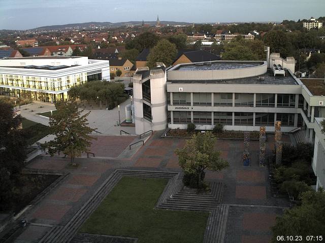 Foto der Webcam: Verwaltungsgebäude, Innenhof mit Audimax, Hörsaal-Gebäude 1