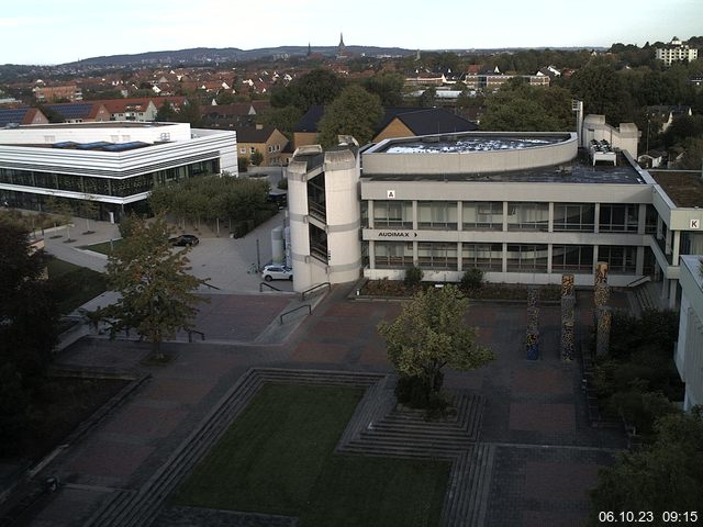 Foto der Webcam: Verwaltungsgebäude, Innenhof mit Audimax, Hörsaal-Gebäude 1