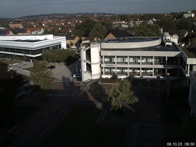 Foto der Webcam: Verwaltungsgebäude, Innenhof mit Audimax, Hörsaal-Gebäude 1