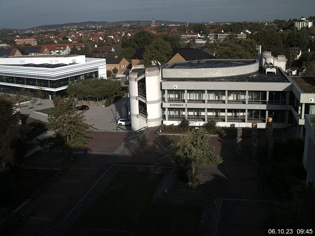 Foto der Webcam: Verwaltungsgebäude, Innenhof mit Audimax, Hörsaal-Gebäude 1