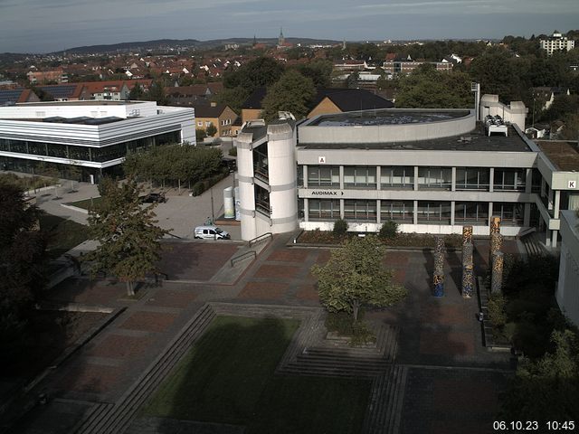 Foto der Webcam: Verwaltungsgebäude, Innenhof mit Audimax, Hörsaal-Gebäude 1