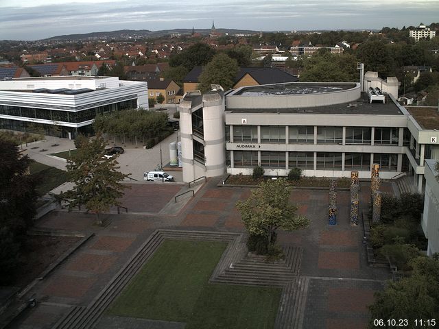 Foto der Webcam: Verwaltungsgebäude, Innenhof mit Audimax, Hörsaal-Gebäude 1