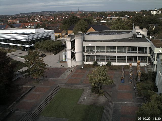 Foto der Webcam: Verwaltungsgebäude, Innenhof mit Audimax, Hörsaal-Gebäude 1