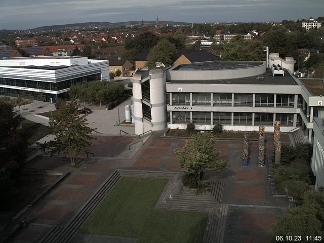 Foto der Webcam: Verwaltungsgebäude, Innenhof mit Audimax, Hörsaal-Gebäude 1