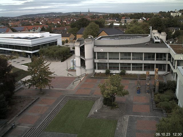 Foto der Webcam: Verwaltungsgebäude, Innenhof mit Audimax, Hörsaal-Gebäude 1