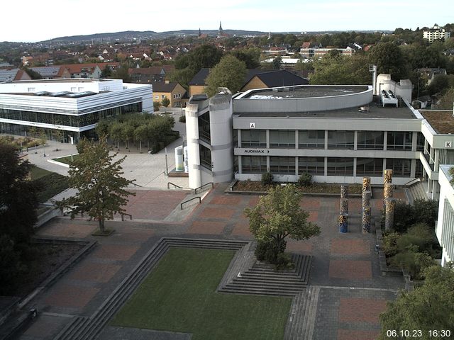 Foto der Webcam: Verwaltungsgebäude, Innenhof mit Audimax, Hörsaal-Gebäude 1