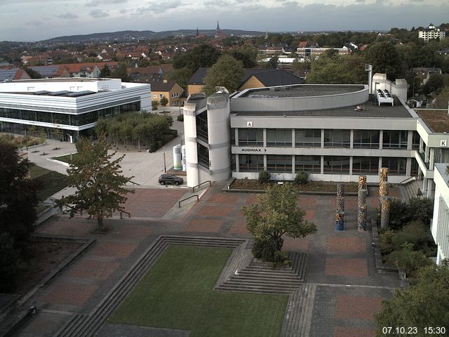 Foto der Webcam: Verwaltungsgebäude, Innenhof mit Audimax, Hörsaal-Gebäude 1