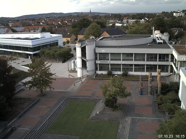 Foto der Webcam: Verwaltungsgebäude, Innenhof mit Audimax, Hörsaal-Gebäude 1