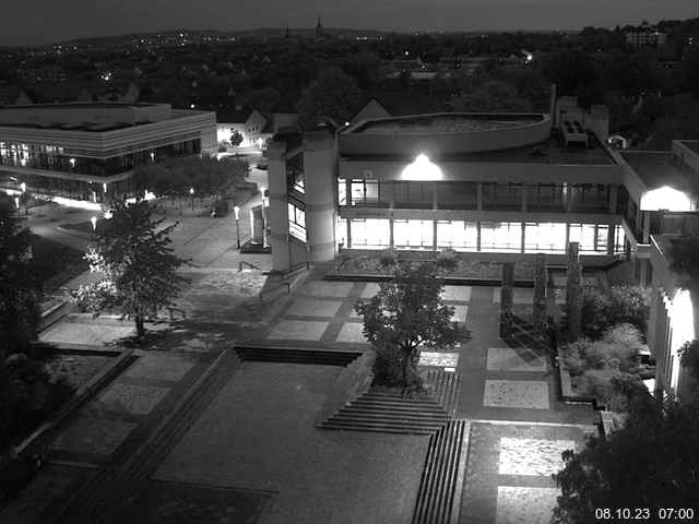 Foto der Webcam: Verwaltungsgebäude, Innenhof mit Audimax, Hörsaal-Gebäude 1