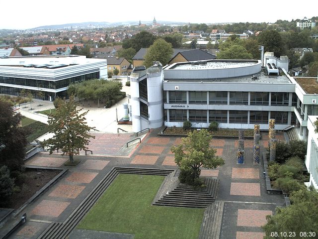 Foto der Webcam: Verwaltungsgebäude, Innenhof mit Audimax, Hörsaal-Gebäude 1