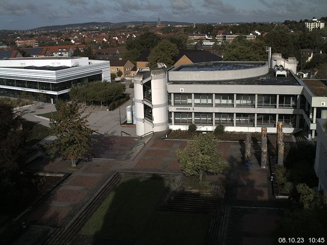 Foto der Webcam: Verwaltungsgebäude, Innenhof mit Audimax, Hörsaal-Gebäude 1