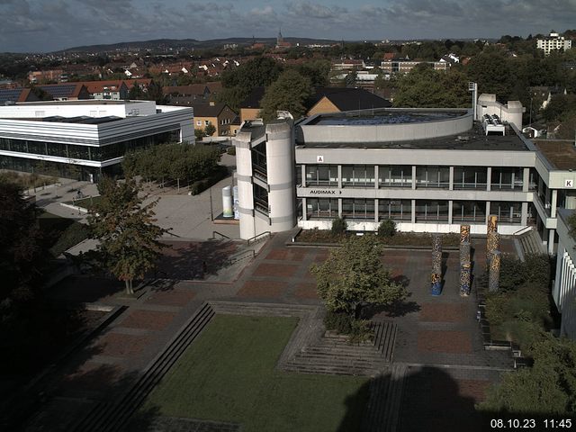 Foto der Webcam: Verwaltungsgebäude, Innenhof mit Audimax, Hörsaal-Gebäude 1