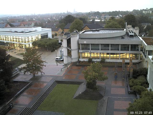 Foto der Webcam: Verwaltungsgebäude, Innenhof mit Audimax, Hörsaal-Gebäude 1