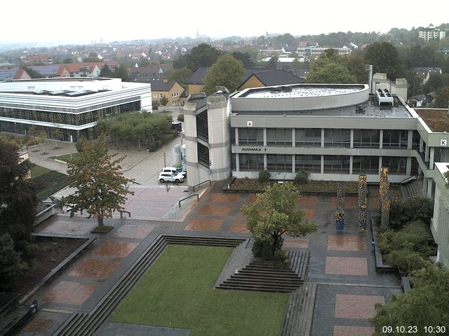 Foto der Webcam: Verwaltungsgebäude, Innenhof mit Audimax, Hörsaal-Gebäude 1