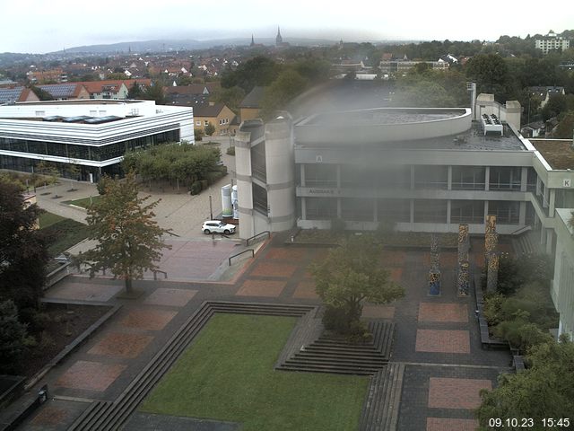 Foto der Webcam: Verwaltungsgebäude, Innenhof mit Audimax, Hörsaal-Gebäude 1