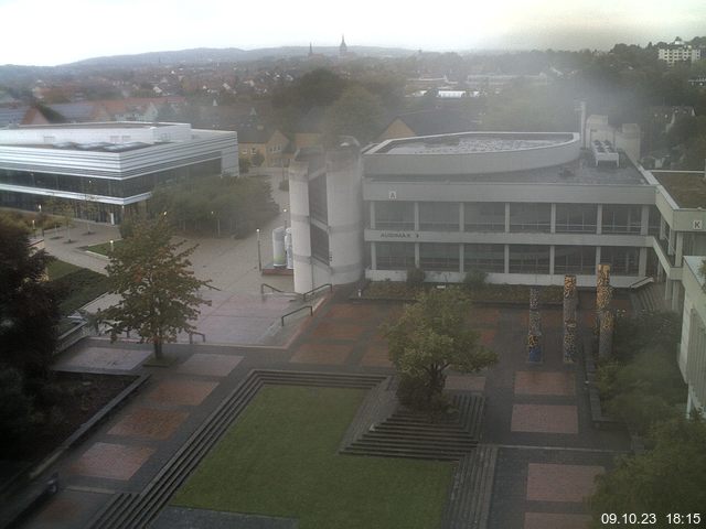 Foto der Webcam: Verwaltungsgebäude, Innenhof mit Audimax, Hörsaal-Gebäude 1