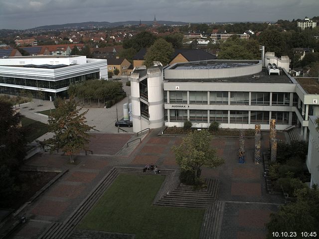 Foto der Webcam: Verwaltungsgebäude, Innenhof mit Audimax, Hörsaal-Gebäude 1