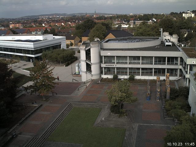 Foto der Webcam: Verwaltungsgebäude, Innenhof mit Audimax, Hörsaal-Gebäude 1