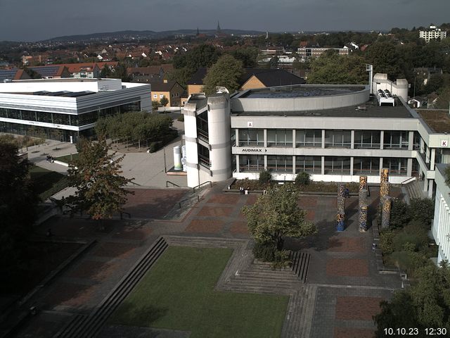 Foto der Webcam: Verwaltungsgebäude, Innenhof mit Audimax, Hörsaal-Gebäude 1