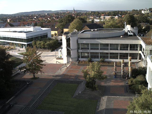 Foto der Webcam: Verwaltungsgebäude, Innenhof mit Audimax, Hörsaal-Gebäude 1