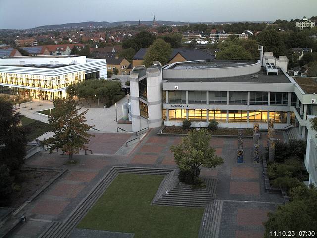 Foto der Webcam: Verwaltungsgebäude, Innenhof mit Audimax, Hörsaal-Gebäude 1