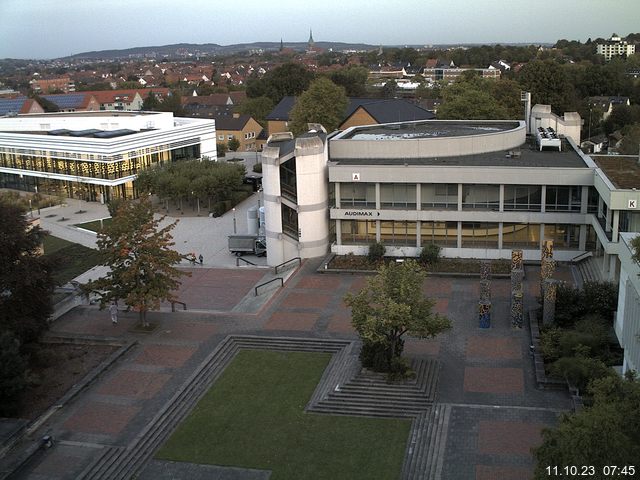 Foto der Webcam: Verwaltungsgebäude, Innenhof mit Audimax, Hörsaal-Gebäude 1