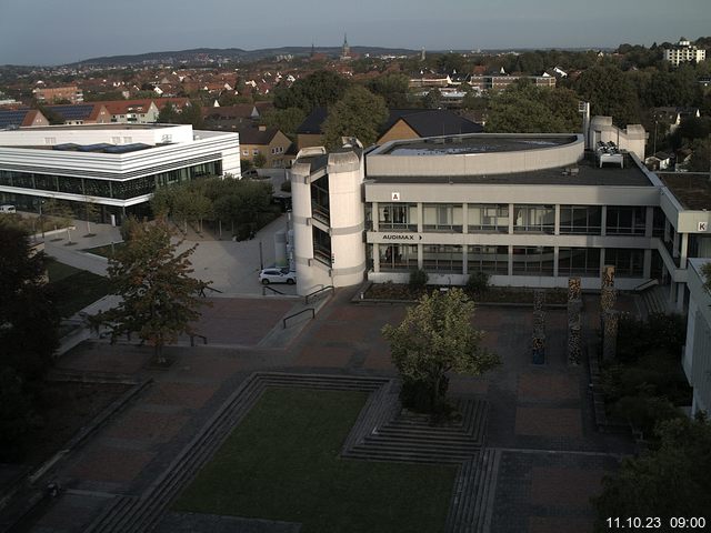 Foto der Webcam: Verwaltungsgebäude, Innenhof mit Audimax, Hörsaal-Gebäude 1